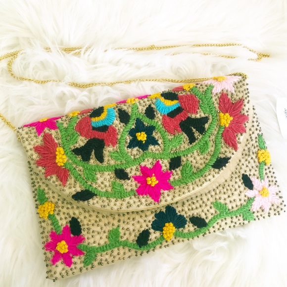 Handbags - NWT Francesca’s boho embroidered clutch crossbody